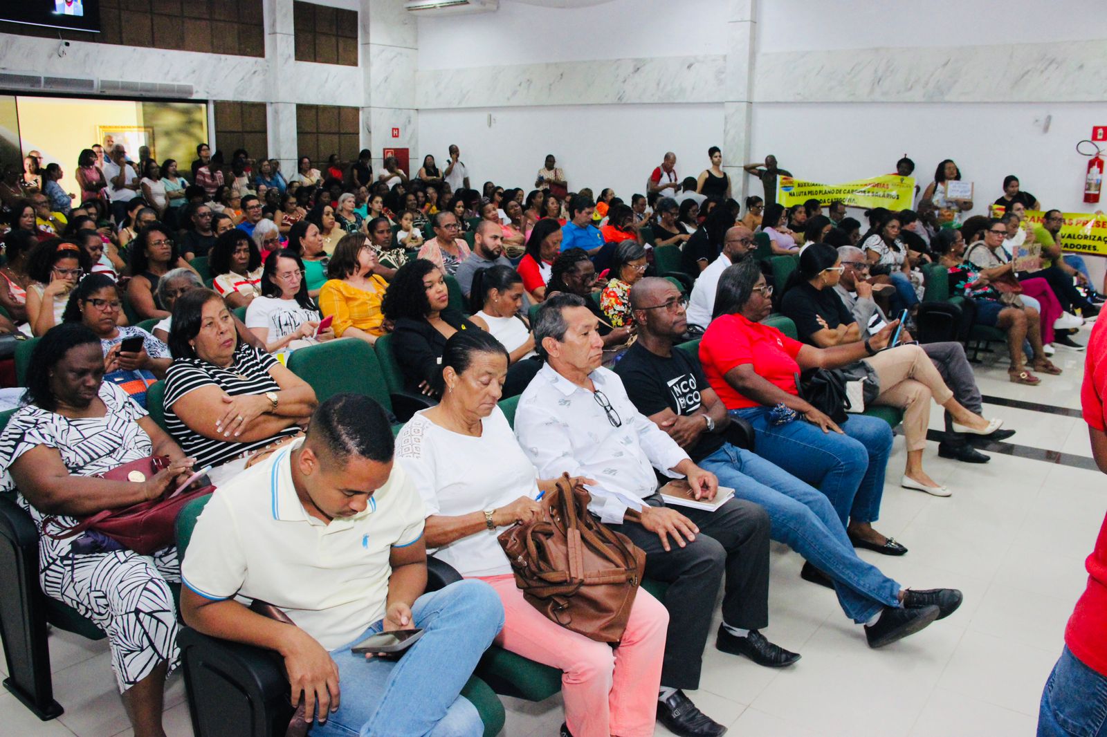Câmara de Candeias realiza Sessão Ordinária com debates sobre transporte público, saúde mental e reivindicações sindicais